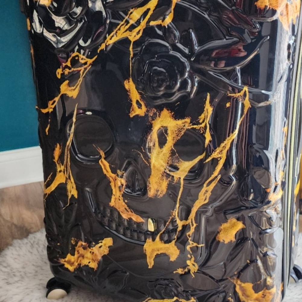 VERY RARE It  Skulls Plus Large  Laugage black/gold marble new
